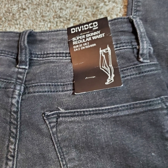 DIVIDED Super Skinny Regular Waist Black Jeans - Picture 2 of 8